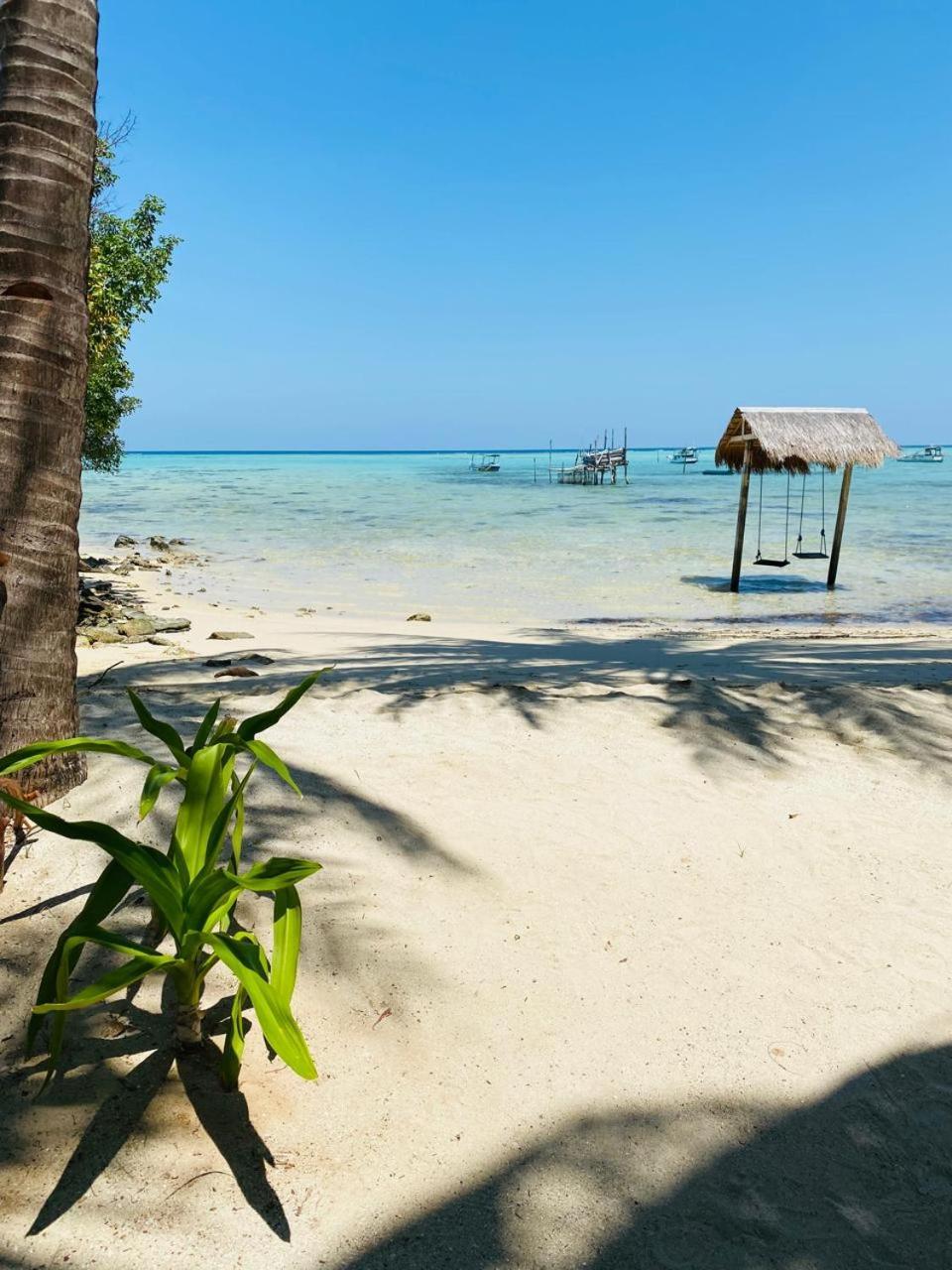 Eco Casa Hotel Karimunjawa Exterior photo